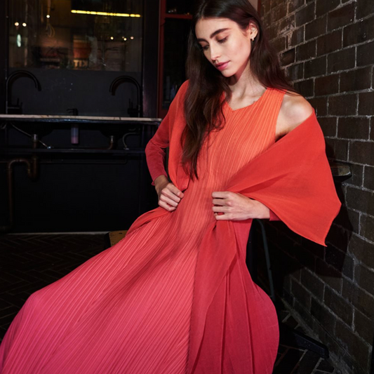 Mode Alquema Plissé Kleid