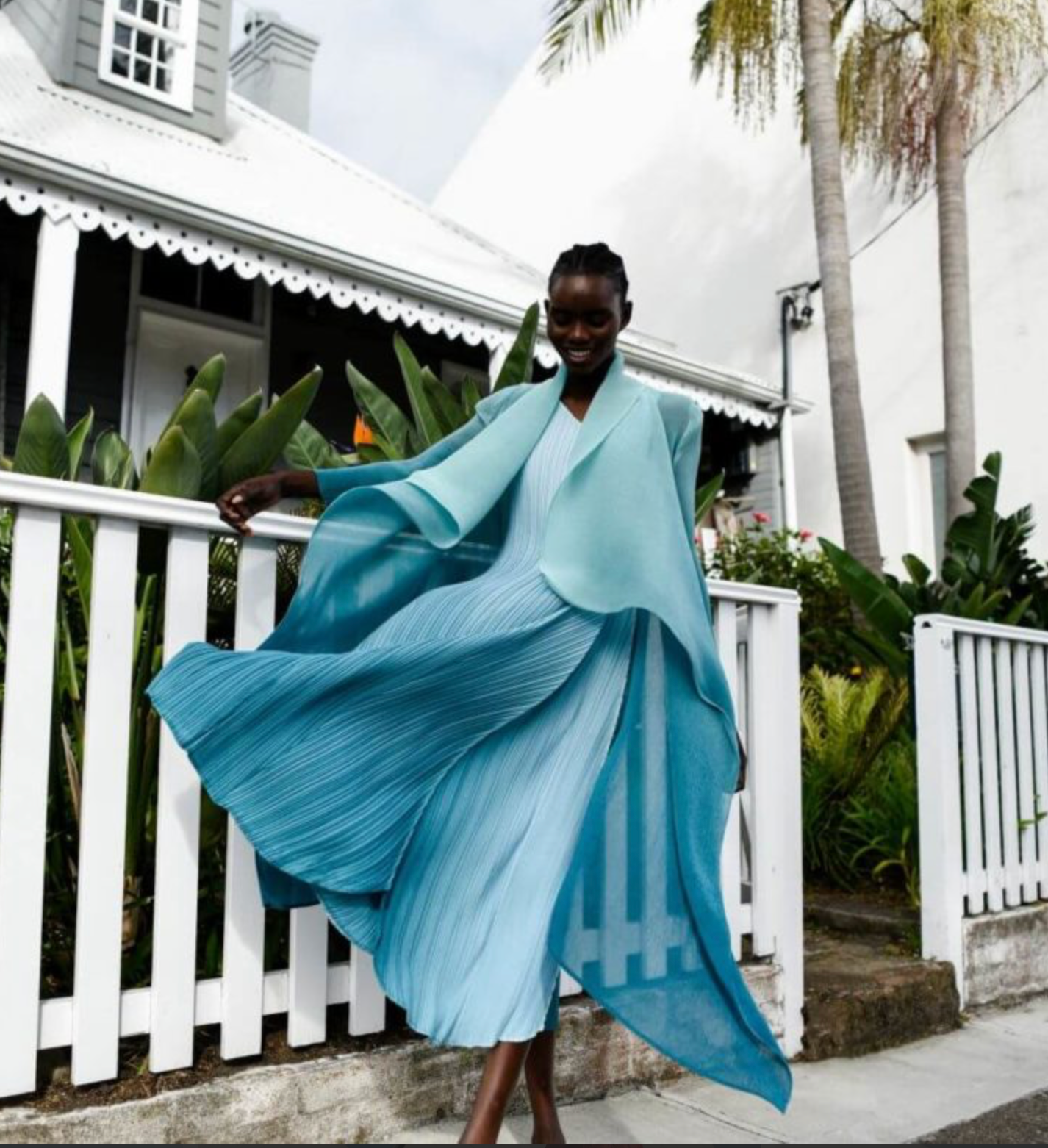 Mode Alquema Plissé Kleid