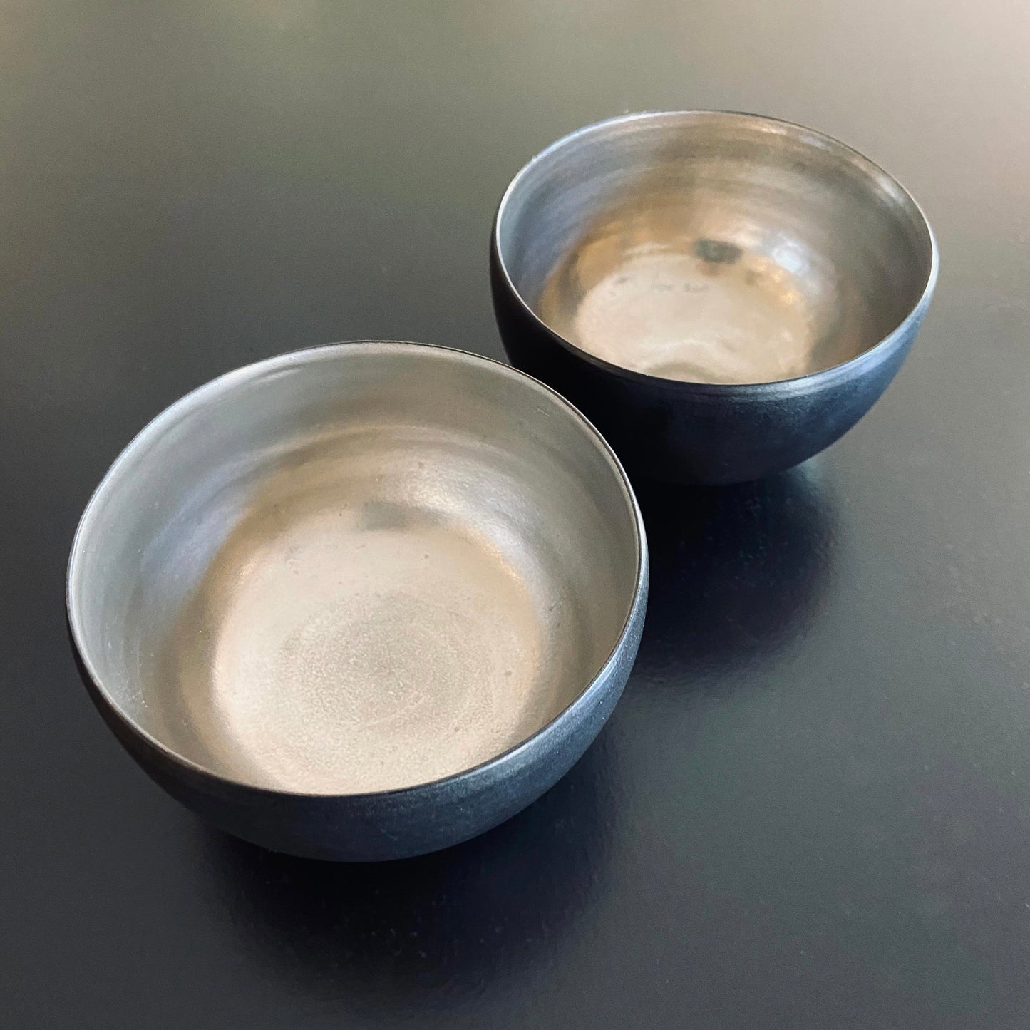 Teeschalen mit einer Palladiumglasur