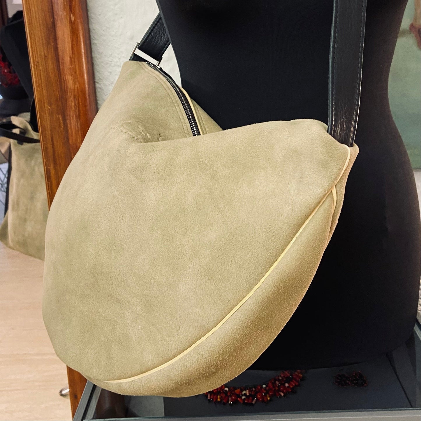 Ackermann Tasche | DALLAS L aus grau-grünem Hirschleder