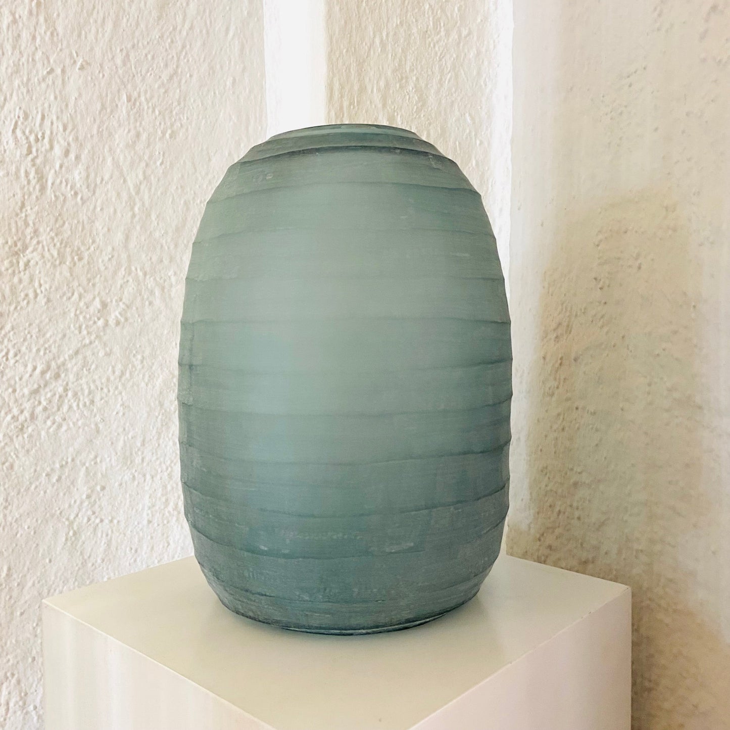 GUAXS Vase | BELLY enorm indigo | Glas, mundgeblasen und von Hand geschliffen