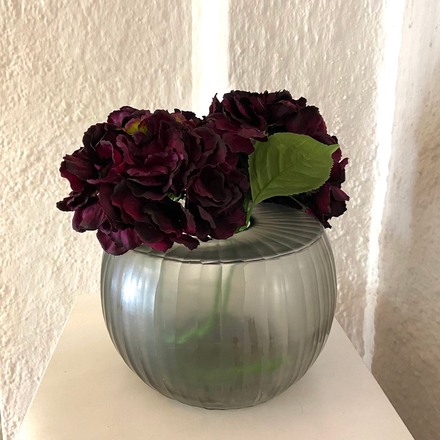 GUAXS Vase | MADRAS M - hellgrau | Glas, mundgeblasen und von Hand geschliffen