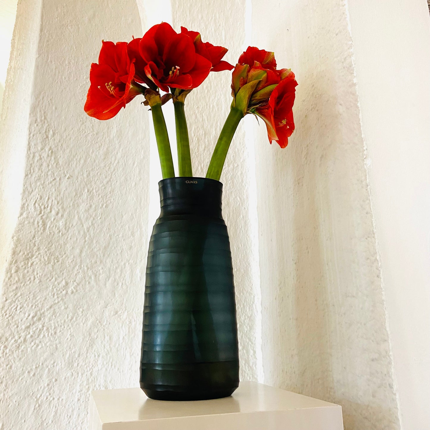 GUAXS Vase | MATHURA TALL - dark indigo | Glas, mundgeblasen und von Hand geschliffen