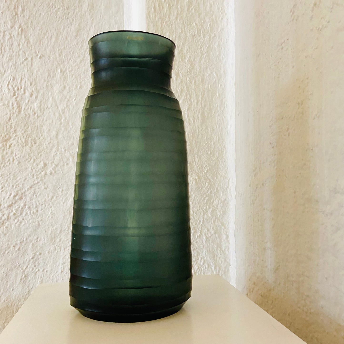 GUAXS Vase | MATHURA TALL - dark indigo | Glas, mundgeblasen und von Hand geschliffen