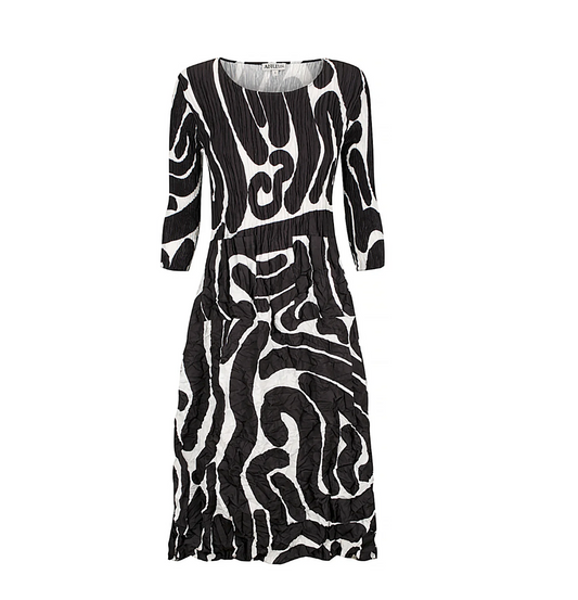 Mode Alquema Plissé Kleid - Black and White Scribble