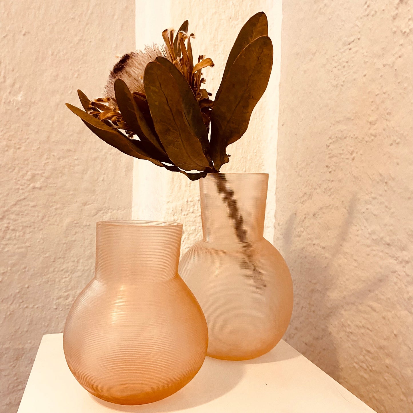 GUAXS  Vasen  | YEOLA S rose | Glas, mundgeblasen und von Hand geschliffen